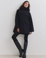 Damska kurtka wodoodporna z kapturem Waterproof Hood czarna. Czarne kurtki AIM'N, l, bez wzorów, z materiału, eleganckie, z kapturem. Za 774.00 zł.