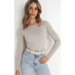Beżowy Sweter Catts. Brązowe swetry Born2be, m, bez wzorów, prążkowane, klasyczne, bez ramiączek. W wyprzedaży za 48.99 zł.