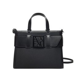 Torebka Armani Exchange. Czarne torebki klasyczne Armani Exchange, bez wzorów, bez dodatków. Za 799.99 zł.