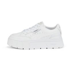 Buty do chodzenia damskie Puma MAYZE STACK LTHR. Białe buty sportowe lifestyle Puma, bez wzorów, sportowe, bez zapięcia. W wyprzedaży za 259.00 zł.