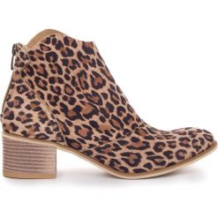 Botki kwobojki na 5 cm klocku - skóra naturalna - model 483 - kolor panterka. Białe botki Zapato, bez wzorów, z jeansu, biznesowe, bez obcasa, na obcasie, bez zapięcia. Za 419.00 zł.