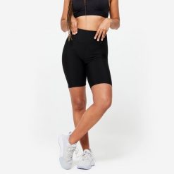 Spodenki fitness damskie Domyos. Czarne szorty sportowe DOMYOS, bez wzorów, z materiału, z podwyższonym stanem, na fitness i siłownię. Za 39.99 zł.