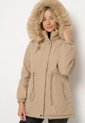 Ciemnobeżowa Dwustronna Kurtka Parka z Odpinanym Kapturem i Futrzaną Podszewką Zinnalea. Brązowe kurtki Born2be, l, bez wzorów, z futra, eleganckie. W wyprzedaży za 203.99 zł.