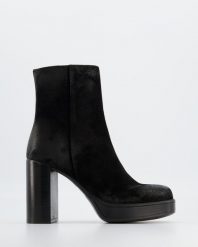 BOTKI NA SŁUPKU PL06 ING NERO. Botki Venezia, bez wzorów, ze skóry, bez obcasa, na słupku, bez zapięcia. Za 399.00 zł.