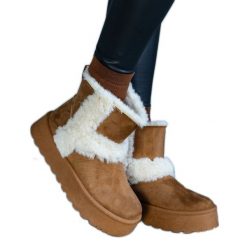 Brązowe ekozamszowe śniegowce na platformie zdobione futrem Peters. Brązowe botki z aplikacjami, z futra, eleganckie, bez obcasa, na platformie, bez zapięcia. Za 85.44 zł.