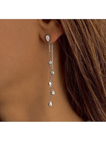 Les Petites Précieuses Srebrne kolczyki-wkrętki z cyrkoniami rozmiar: onesize. Szare kolczyki Les Petites Précieuses, z cyrkonią, srebrne. Za 140.20 zł.