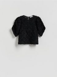 Bluzka z aplikacjami - czarny. Czarne bluzki Reserved, l, z aplikacjami, z tkaniny, bez kołnierzyka, bez ramiączek. Za 159.99 zł.