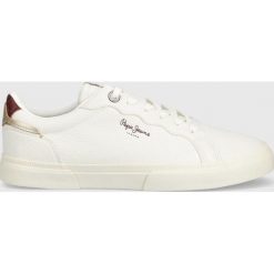 Pepe Jeans sneakersy Kenton Basic W kolor biały. Białe buty sportowe lifestyle Pepe Jeans, bez wzorów, z jeansu, sportowe, z okrągłym noskiem, bez zapięcia. W wyprzedaży za 209.99 zł.