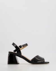 CZARNE SANDAŁY DAMSKIE 0018206R-2458 BL. Czarne sandały Venezia, bez wzorów, ze skóry, bez obcasa, bez zapięcia. Za 299.00 zł.