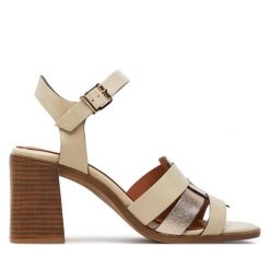 Sandały Tamaris. Białe sandały Tamaris, bez wzorów, bez obcasa, na słupku, bez zapięcia. Za 379.99 zł.