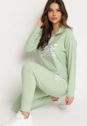 Jasnozielony Komplet Ozdobiony Napisem z Nadrukiem Bluza i Spodnie Junivea. Zielone bluzy Born2be, l, bez wzorów, bez ramiączek, bez kaptura. W wyprzedaży za 72.24 zł.