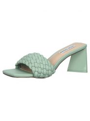 Steve Madden Klapki w kolorze miętowym rozmiar: 40. Zielone klapki Steve Madden, bez wzorów, klasyczne, z otwartym noskiem, bez obcasa, bez zapięcia. Za 176.91 zł.