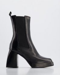 BOTKI DAMSKIE CV350 VITEL NERO. Botki Venezia, bez wzorów, ze skóry, bez obcasa, bez zapięcia. Za 319.00 zł.