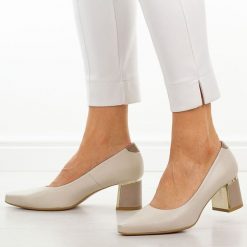 Beżowe Rx skórzane Polskie czółenka damskie Suzana 4502. Brązowe czółenka Suzana, na lato, bez wzorów, ze skóry, eleganckie, bez obcasa, na słupku, bez zapięcia. W wyprzedaży za 386.32 zł.