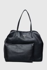 GUESS Czarna damska shopperka Victtoria. Czarne torebki klasyczne Guess, z aplikacjami, ze skóry ekologicznej, bez dodatków. W wyprzedaży za 351.99 zł.