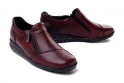 RIEKER 44265-35 red, półbuty damskie. Czerwone półbuty wsuwane Rieker, bez wzorów, bez obcasa, na koturnie. Za 339.92 zł.