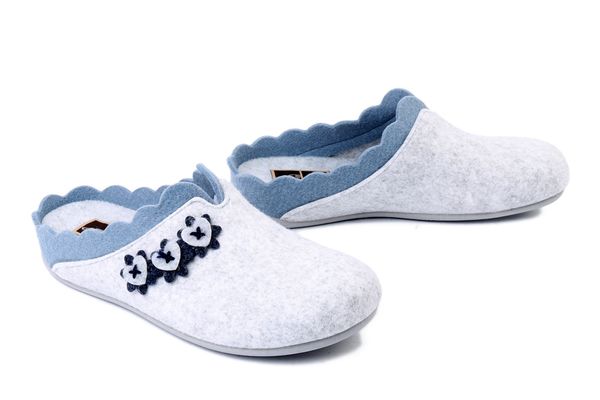 MANITU 320182-91 hellgrau, kapcie damskie. Szare kapcie Manitu, bez wzorów. Za 169.92 zł.