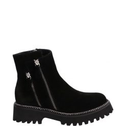 ZAMSZOWE BOTKI 05573 SUED BLACK. Czarne botki Venezia, bez wzorów, ze skóry, bez obcasa, bez zapięcia. Za 329.00 zł.