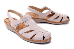 SUAVE 720137-8 natural, sandały damskie. Brązowe sandały Suave, bez wzorów, bez obcasa, na koturnie, bez zapięcia. Za 379.90 zł.
