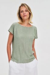 Bluzka z krótkimi rękawami oliwkowa. Zielone bluzki MOODO, l, bez wzorów, z elastanu, bez kołnierzyka, bez ramiączek. Za 69.99 zł.