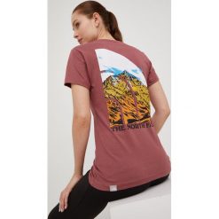 The North Face t-shirt bawełniany kolor różowy. Czerwone t-shirty The North Face, l, bez wzorów, z bawełny, bez kołnierzyka, bez ramiączek. Za 149.99 zł.