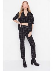 Trendyol Spodnie w kolorze czarnym rozmiar: 40. Czarne spodnie materiałowe Trendyol, bez wzorów, z bawełny. Za 52.99 zł.