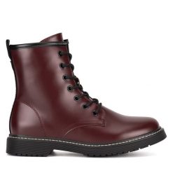 Botki JENNY. Czerwone botki Jenny, bez wzorów, bez obcasa, na płaskiej podeszwie, bez zapięcia. Za 127.99 zł.