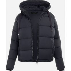 Granatowa Kurtka Puffer Pikowana z Kapturem Shannone. Niebieskie kurtki Born2be, na zimę, l, bez wzorów, z kapturem. W wyprzedaży za 146.99 zł.
