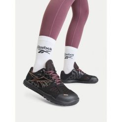 Buty na siłownię Reebok. Czarne buty treningowe Reebok, bez wzorów, bez zapięcia, na fitness i siłownię. Za 529.99 zł.