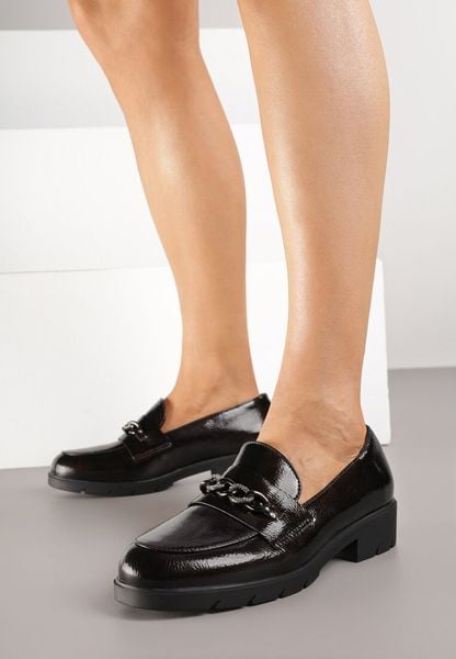 Brązowe Mokasyny Lakierowane Ozdobione Metaliczną Aplikacją Bemoste. Brązowe mokasyny Renee, z aplikacjami, z jeansu. Za 109.99 zł.