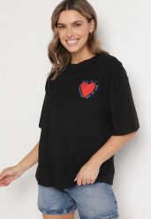 Czarny Bawełniany T-shirt z Motywem Serca Liorlie. Czarne t-shirty Born2be, bez wzorów, z bawełny, klasyczne, bez kołnierzyka, bez ramiączek. Za 99.99 zł.