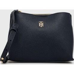 Tommy Hilfiger torebka kolor granatowy. Niebieskie listonoszki Tommy Hilfiger, bez wzorów, na ramię, bez dodatków. W wyprzedaży za 314.99 zł.