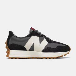 Buty New Balance 327 Damskie Czarne. Czarne buty do biegania New Balance, bez wzorów, z materiału, bez zapięcia, do biegania. Za 866.00 zł.