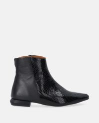 SKÓRZANE SZTYBLETY Z MOTYWEM ZWIERZĘCYM B008CRBLOBB043. Botki Venezia, bez wzorów, ze skóry, bez obcasa, bez zapięcia. Za 429.00 zł.