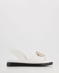 BIAŁE SANDAŁY Z BROSZKĄ 2709 R12 WHITE. Białe sandały Venezia, bez wzorów, ze skóry, bez obcasa, bez zapięcia. Za 399.00 zł.