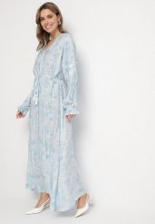 Niebieska Bawełniana Sukienka w Kwiaty z Dekoltem V i Bufiastymi Rękawami Efandria. Niebieskie sukienki Born2be, na co dzień, l, bez wzorów, z bawełny, eleganckie, bez kołnierzyka, bez ramiączek, maxi. W wyprzedaży za 152.99 zł.
