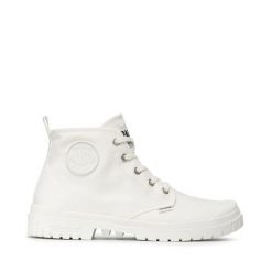 Trapery Palladium. Białe traperki Palladium, bez wzorów, bez obcasa, bez zapięcia. Za 259.99 zł.