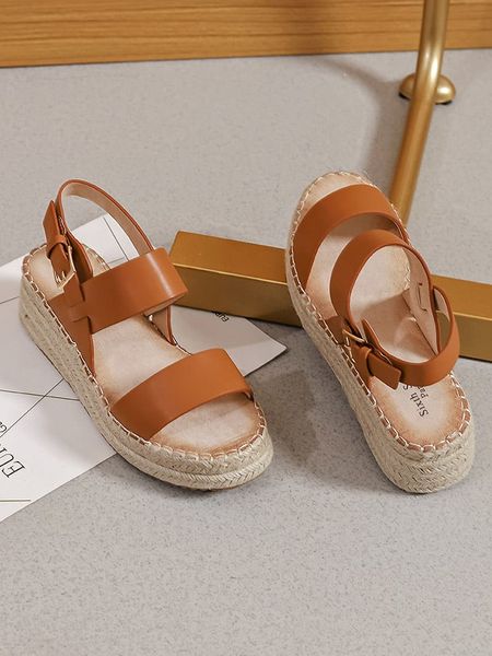 Sixth Sens Sandały w kolorze jasnobrązowym na koturnie rozmiar: 40. Brązowe sandały Sixth Sens, bez wzorów, z otwartym noskiem, bez obcasa, na koturnie, bez zapięcia. Za 123.25 zł.