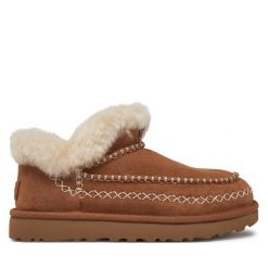 Śniegowce Ugg. Brązowe śniegowce UGG, bez wzorów, bez zapięcia. Za 809.99 zł.
