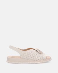 BEŻOWE SANDAŁY Z OZDOBĄ VE-057 BEIGE. Brązowe sandały Venezia, z aplikacjami, ze skóry, bez obcasa, bez zapięcia. Za 239.00 zł.