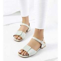 Zielone eleganckie sandały Timmins. Zielone sandały INNA MARKA, bez wzorów, ze skóry ekologicznej, eleganckie, bez obcasa, na obcasie, bez zapięcia. Za 89.00 zł.
