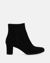 ZAMSZOWE BOTKI DAMSKIE 3668 012 CAM NER. Botki Venezia, bez wzorów, ze skóry, bez obcasa, bez zapięcia. Za 349.00 zł.