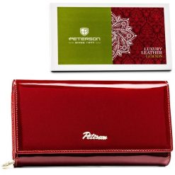 Duży, czerwony portfel damski z lakierowanej skóry naturalnej zamykany na zatrzask - Peterson. Czerwone portfele Peterson, z aplikacjami, z lakierowanej skóry. Za 108.00 zł.