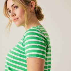 Koszulka turystyczna damska Bayletta. Zielone t-shirty sportowe Regatta, bez wzorów, z jersey, bez ramiączek. Za 130.00 zł.