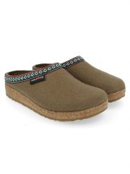 HAFLINGER Kapcie w kolorze khaki rozmiar: 42. Brązowe kapcie HAFLINGER, bez wzorów, z materiału. Za 172.78 zł.