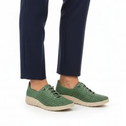 Półbuty damskie Wasak, niski fason sznurowane ażurowa cholewka miękka konstrukcja elastyczna podeszwa lekka forma wygodne dopasowanie oddychający mat. Zielone półbuty wsuwane Wasak, w ażurowe wzory, z nubiku, klasyczne, bez obcasa. Za 339.00 zł.