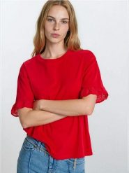 Bawełniana bluzka z ażurowymi detalami - czerwony. Czerwone bluzki Sinsay, l, w ażurowe wzory, z bawełny, bez kołnierzyka, bez ramiączek. Za 25.99 zł.