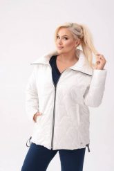 Pikowana jesienna kurtka Sally w kolorze ecru PLUS SIZE XXL OVERSIZE. Kurtki Moda Size Plus Iwanek, na jesień, l, bez wzorów, z poliesteru, eleganckie, bez kaptura. W wyprzedaży za 239.90 zł.