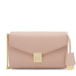 Torebka QUAZI. Czerwone kopertówki QUAZI, bez wzorów, wizytowe, bez dodatków. Za 143.99 zł.