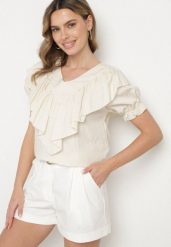 Beżowa Bluzka z Wiskozą i Falbankami Fadevia. Brązowe bluzki Born2be, uniwersalny, bez wzorów, z jeansu, eleganckie, bez kołnierzyka, bez ramiączek. Za 89.99 zł.
